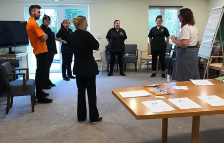 Laughing Yoga E1601304558262